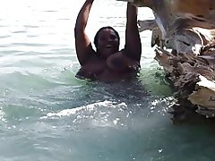 لي على الشاطئ