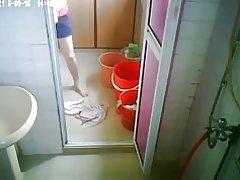 الناضجة مع أخذ دش