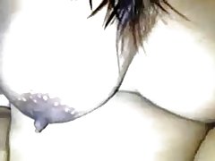 يدفع خادمة الجلوس على قضيبي